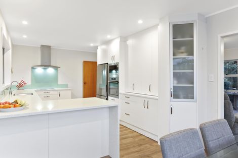 Photo of property in 11 Grassmere Road, Henderson Valley, Auckland, 0612