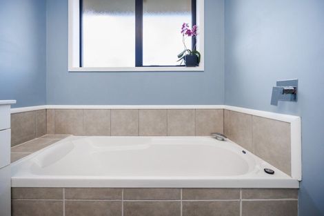 Photo of property in 35 Chestnut Close, Kelvin Grove, Palmerston North, 4414