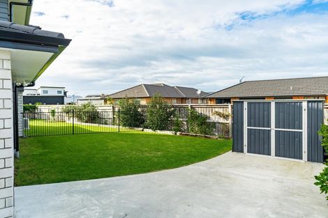 Photo of property in 5 Poaka Place, One Tree Point, 0118