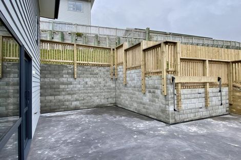 Photo of property in 13 Saint Vincent Terrace, Grenada Village, Wellington, 6037