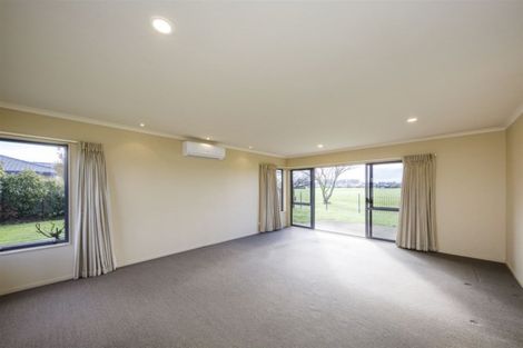 Photo of property in 16 Daniel Place, Kelvin Grove, Palmerston North, 4414