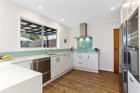 Photo of property in 11 Grassmere Road, Henderson Valley, Auckland, 0612