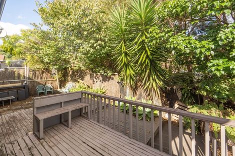 Photo of property in 2/13 Wirihana Road, Titirangi, Auckland, 0604