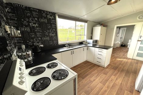 Photo of property in 1 Allan Street, Waiwera South, Clinton, 9584