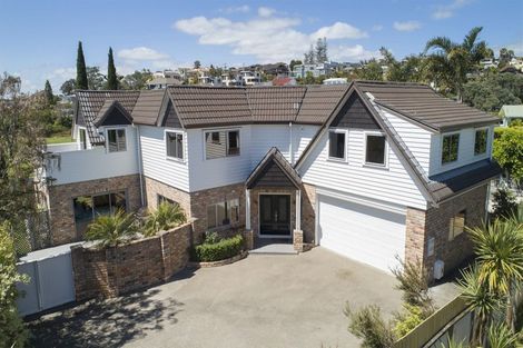 Photo of property in 16 Commodore Parry Road, Castor Bay, Auckland, 0620