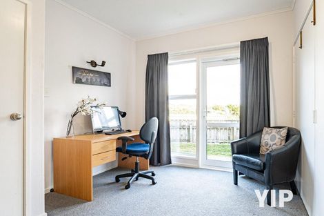 Photo of property in 1/24 Horokiwi Road West, Newlands, Wellington, 6037