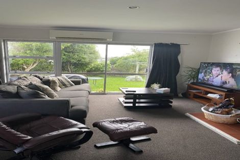 Photo of property in 18a Chetwode Grove, Newlands, Wellington, 6037