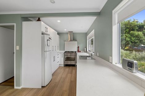 Photo of property in 35 Hicks Crescent, Waikanae Beach, Waikanae, 5036