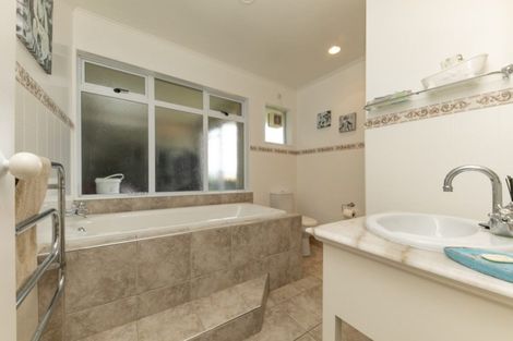 Photo of property in 69 Puke Road, Kumeu, 0891