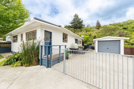 Photo of property in 8 Harold Grove, Stokes Valley, Lower Hutt, 5019