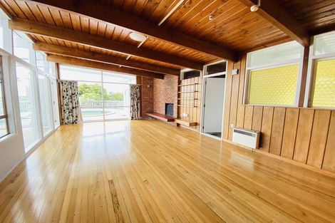 Photo of property in 156 Bleakhouse Road, Mellons Bay, Auckland, 2014