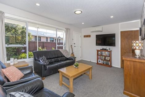 Photo of property in 67 Farquhars Road, Redwood, Christchurch, 8051