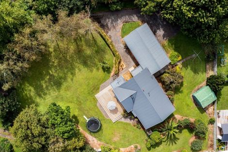 Photo of property in 3 Cross Street, Lepperton, New Plymouth, 4373