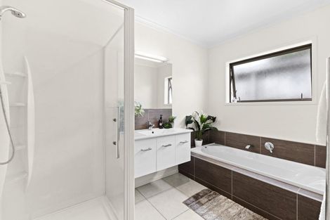 Photo of property in 3a Honeyfield Drive, Whalers Gate, New Plymouth, 4310