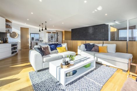 Photo of property in 10 Seascape View, Paremata, Porirua, 5024