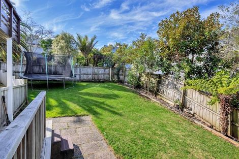 Photo of property in 1/2a Carlisle Road, Browns Bay, Auckland, 0630