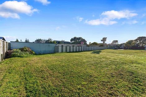 Photo of property in 18 Eruini Street, Waikanae Beach, Waikanae, 5036