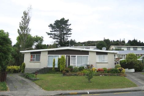 Photo of property in 28b Hillside Drive, Maoribank, Upper Hutt, 5018