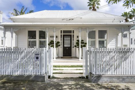 Photo of property in 34 Sentinel Road, Herne Bay, Auckland, 1011