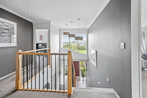 Photo of property in 31 Harrowglen Drive, Northcross, Auckland, 0632