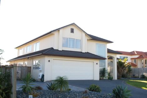 Photo of property in 7 Belsomet Place, Golflands, Auckland, 2013