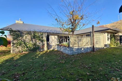 Photo of property in 28 Kelliher Drive, Wanaka, 9305