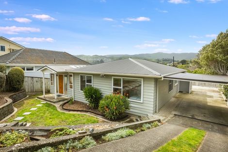 Photo of property in 15 Tainui Terrace, Tawa, Wellington, 5028