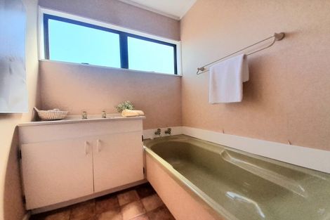 Photo of property in 10 Charisma Court, Kelvin Grove, Palmerston North, 4414