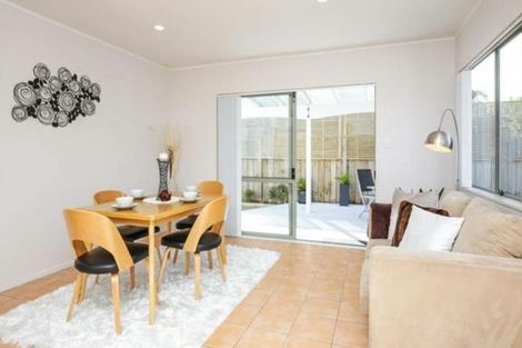 Photo of property in 1 Bridgehead Cove, West Harbour, Auckland, 0618