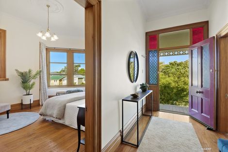 Photo of property in 26 Grove Road, Kelburn, Wellington, 6012