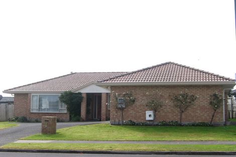 Photo of property in 16 Moyrus Crescent, East Tamaki Heights, Auckland, 2016