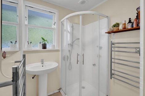 Photo of property in 13 Brixham Place, Merrilands, New Plymouth, 4312