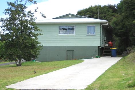 Photo of property in 33 Lambrown Drive, Totara Vale, Auckland, 0629