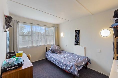 Photo of property in 16 Eruini Street, Waikanae Beach, Waikanae, 5036