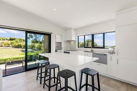 Photo of property in 1117a Whangaparaoa Road, Matakatia, Whangaparaoa, 0930