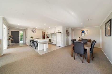 Photo of property in 29 Mt Marua Drive, Timberlea, Upper Hutt, 5018