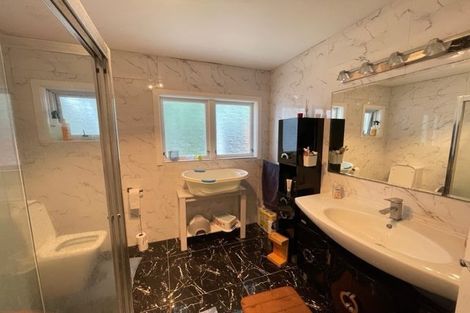 Photo of property in 15 Walpole Avenue, Hillpark, Auckland, 2102