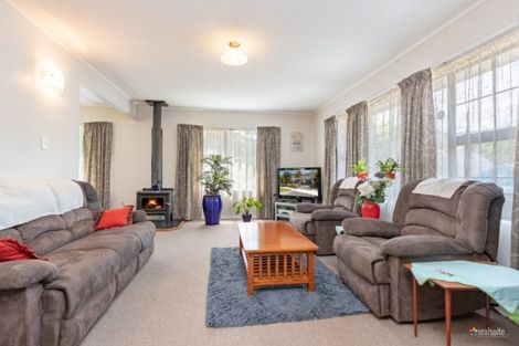 Photo of property in 124 George Street, Stokes Valley, Lower Hutt, 5019