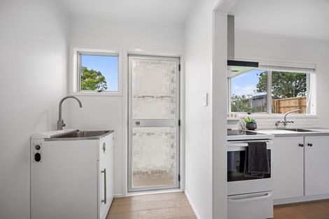 Photo of property in 2/131 Lynn Road, Bayview, Auckland, 0629