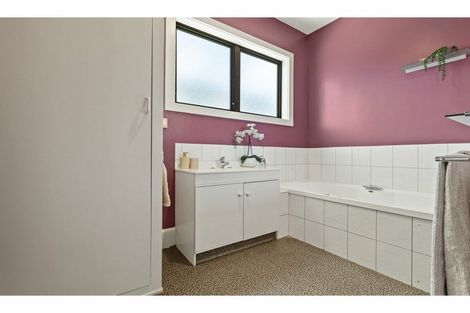 Photo of property in 90 Opawa Road, Opawa, Christchurch, 8023