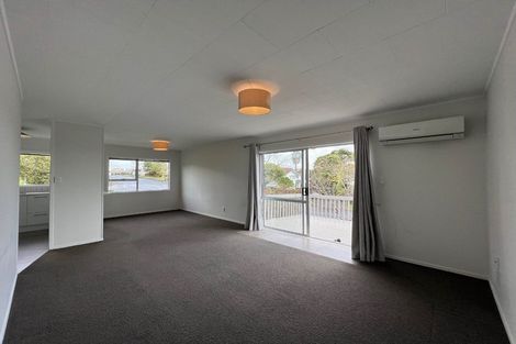 Photo of property in 21 Meadowood Drive, Unsworth Heights, Auckland, 0632
