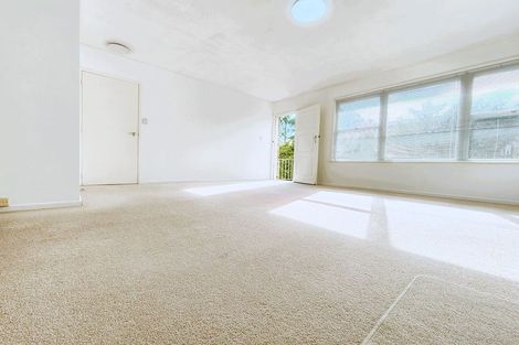 Photo of property in 73 Lynden Avenue, Hillcrest, Auckland, 0627