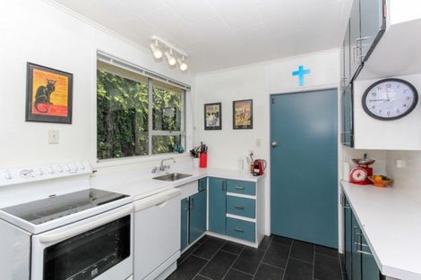 Photo of property in 2/12 Ambury Place, Merrilands, New Plymouth, 4312