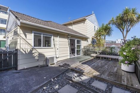 Photo of property in 5a Duke Street, Mount Victoria, Wellington, 6011