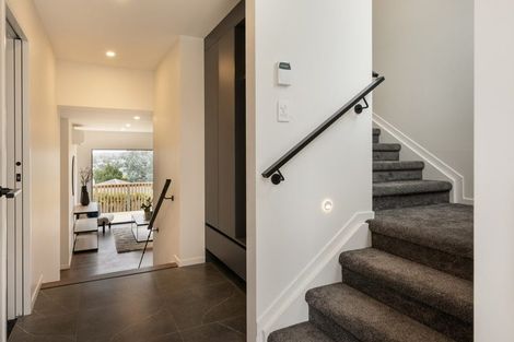 Photo of property in 39c Target Road, Totara Vale, Auckland, 0629