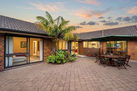 Photo of property in 1 Crestview Place, Browns Bay, Auckland, 0630