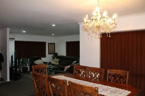 Photo of property in 38 Glenveagh Park Drive, Weymouth, Auckland, 2103