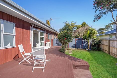 Photo of property in 1/1 Golf Road, New Lynn, Auckland, 0600