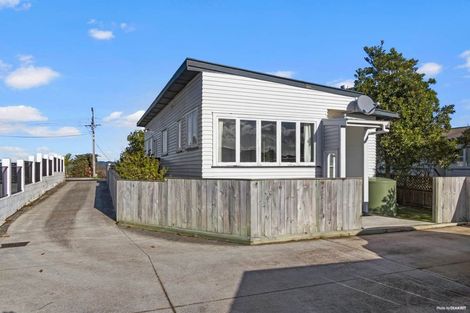 Photo of property in 237 Sturges Road, Henderson, Auckland, 0612