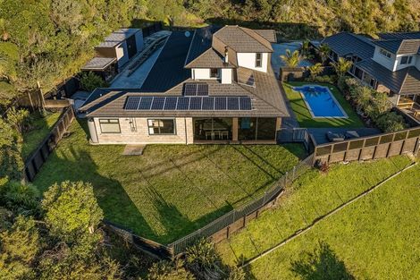 Photo of property in 15 Glenorchy Way, Aotea, Porirua, 5024